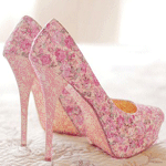 Нежно-розовые туфли в цветочек картинка смайлик