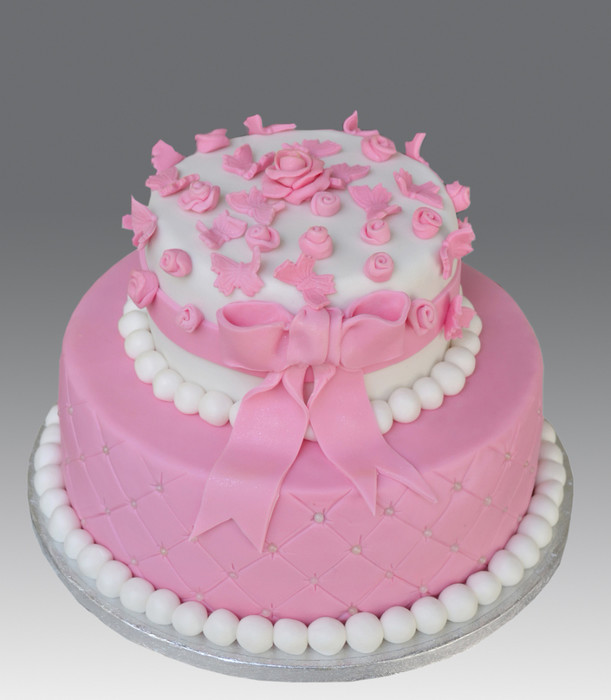 Необыкновенно красивый торт бело-розовый с цветами и бант...