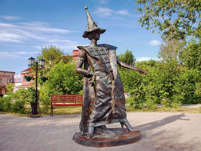 Памятник шоколаду открыт 1 июля 2009 г. в г. Покрове Влад...