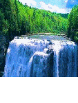 Большой водопад. Быстрое течение воды